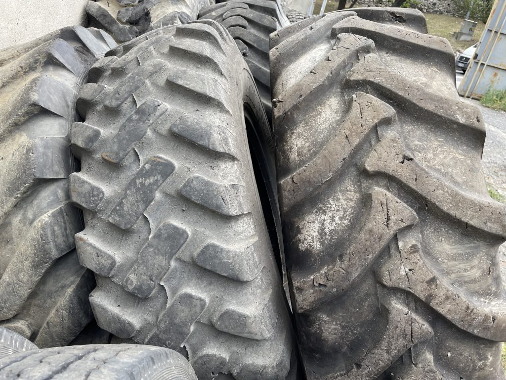440 80 R 28